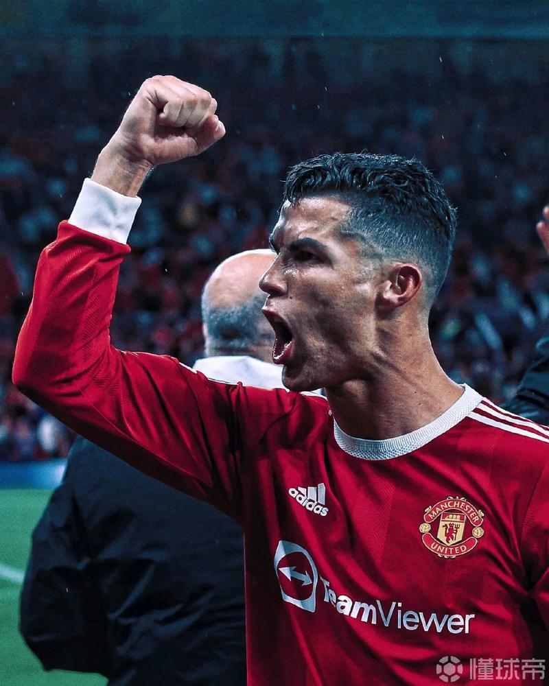 王曼昱合影风波真相大白 男主竟是多年老乡队友 与马琳同场合照曝光