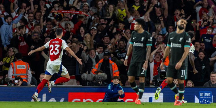 “蟑螂王”Asmongold终于整理房间！庆幸没发现死老鼠